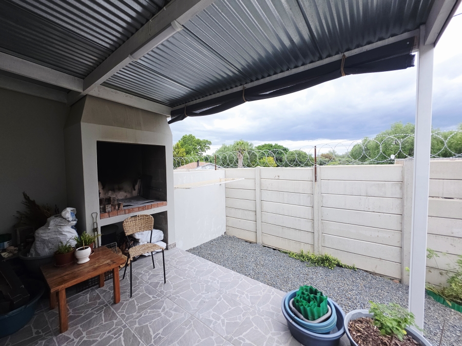2 Bedroom Property for Sale in Oudtshoorn North Western Cape